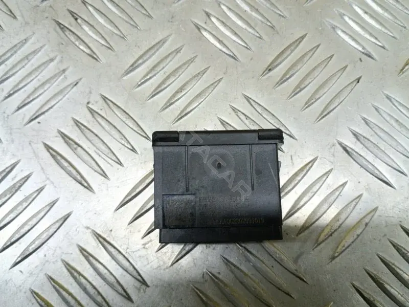 Разъем AUX / USB 3784100AKQ00A