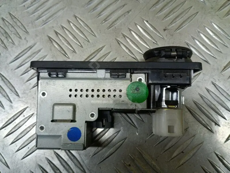 Разъем AUX / USB FW9319E110AD