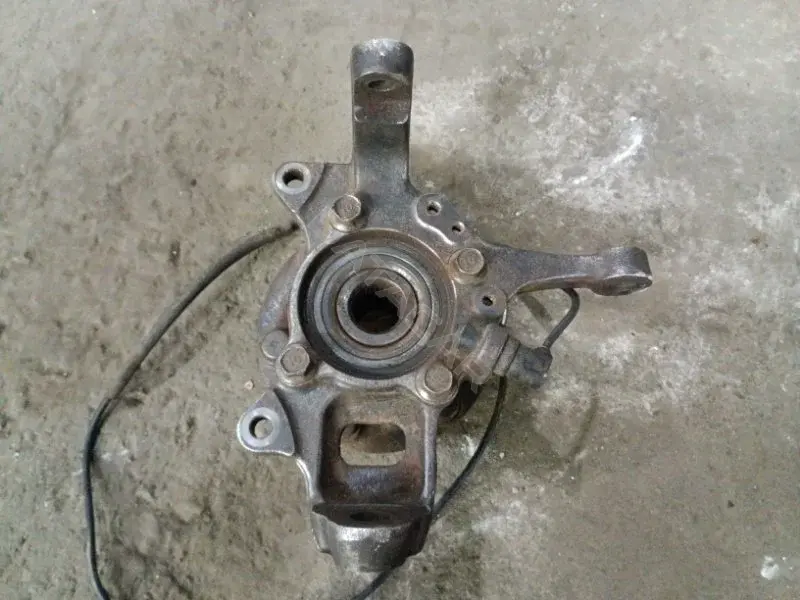 Поворотный кулак MR992377