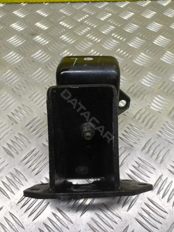 Подушка двигателя (Опора) MR992670