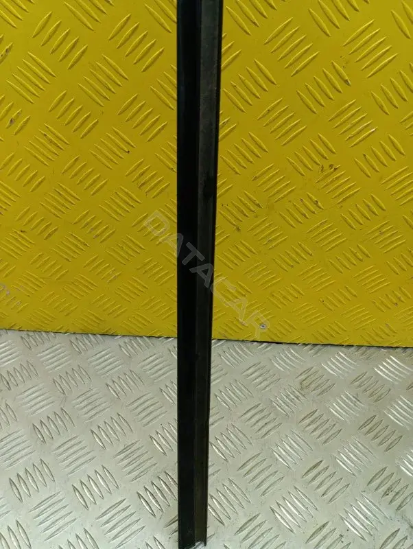Молдинг стекла MN117612