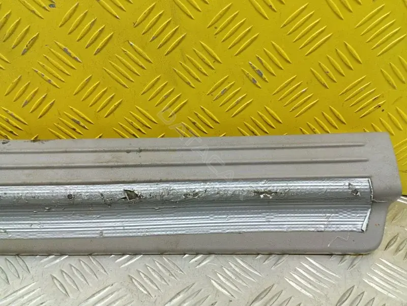 Накладка на порог MN123958
