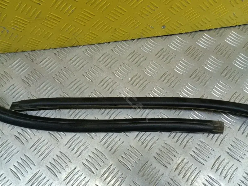 Уплотнитель двери 5725A167