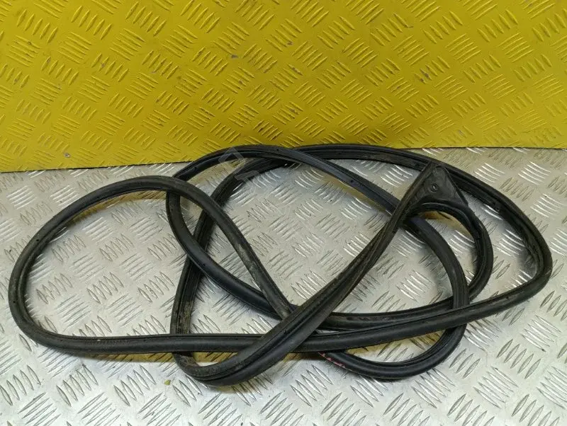 Уплотнитель двери 5725A403