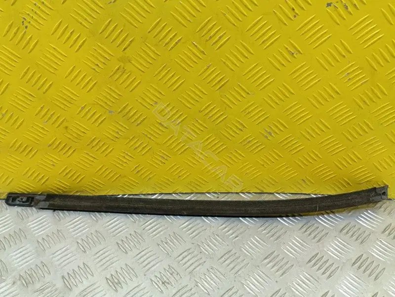 Молдинг стекла MN117616
