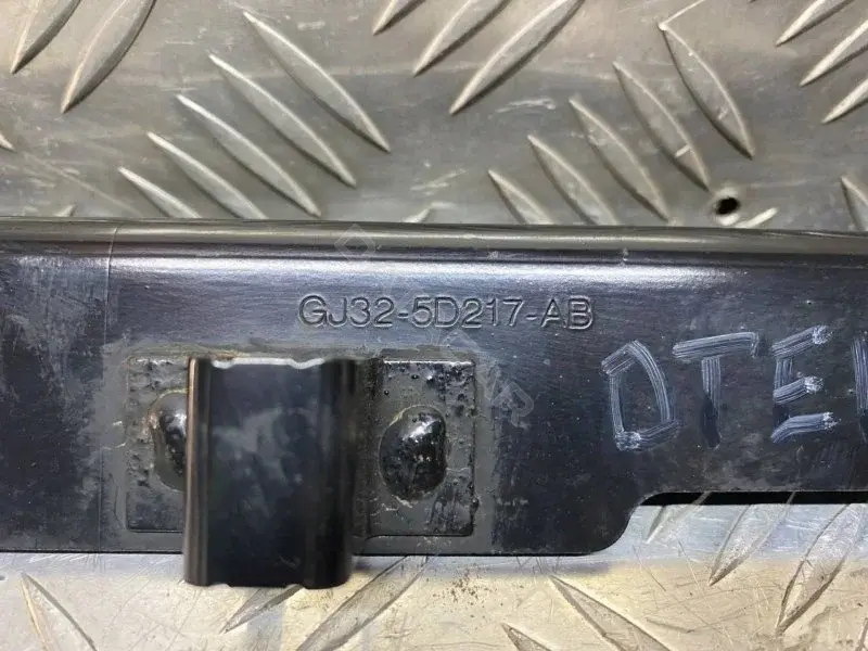 Крепление глушителя GJ325D217AB