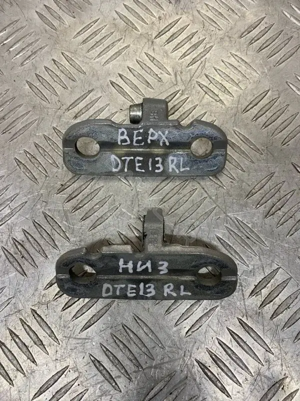 Петля двери AA8SAI120031