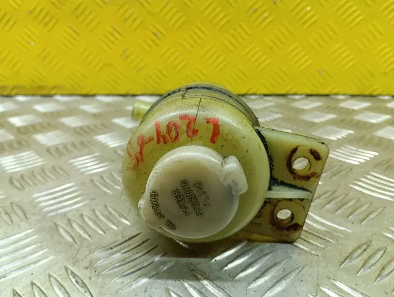 Бачок гидроусилителя MR995028
