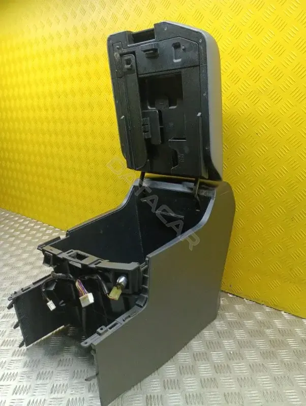 Подлокотник 589100C100C1