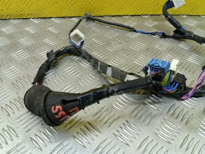 Проводка двери 821520K730