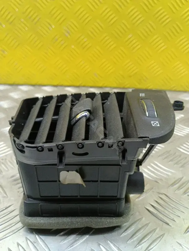 Дефлектор обдува салона 5MK67DX9AA