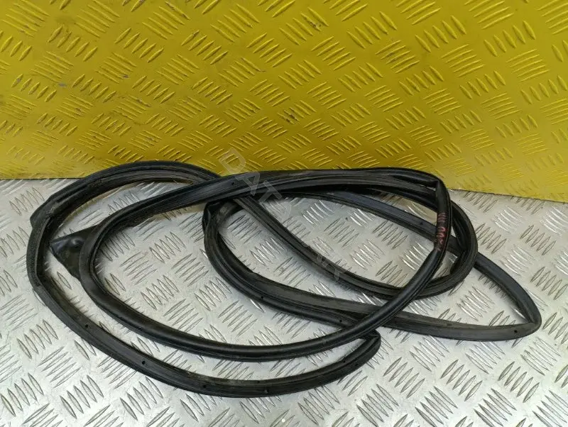 Уплотнитель двери 5725A315