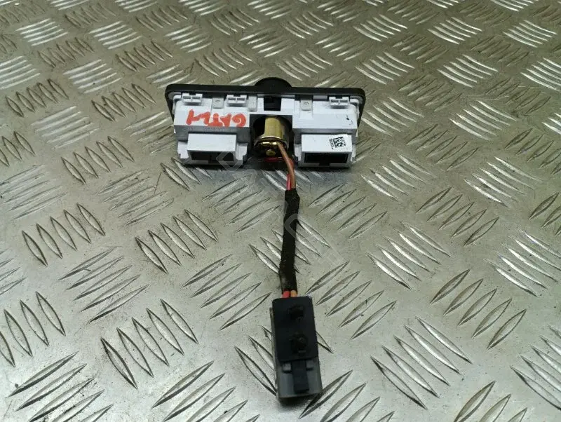 Разъем AUX / USB LR038184