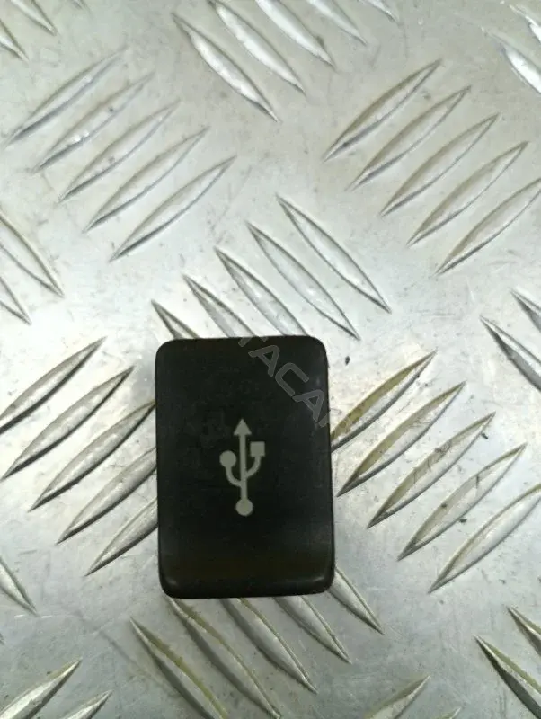 Разъем AUX / USB 205360