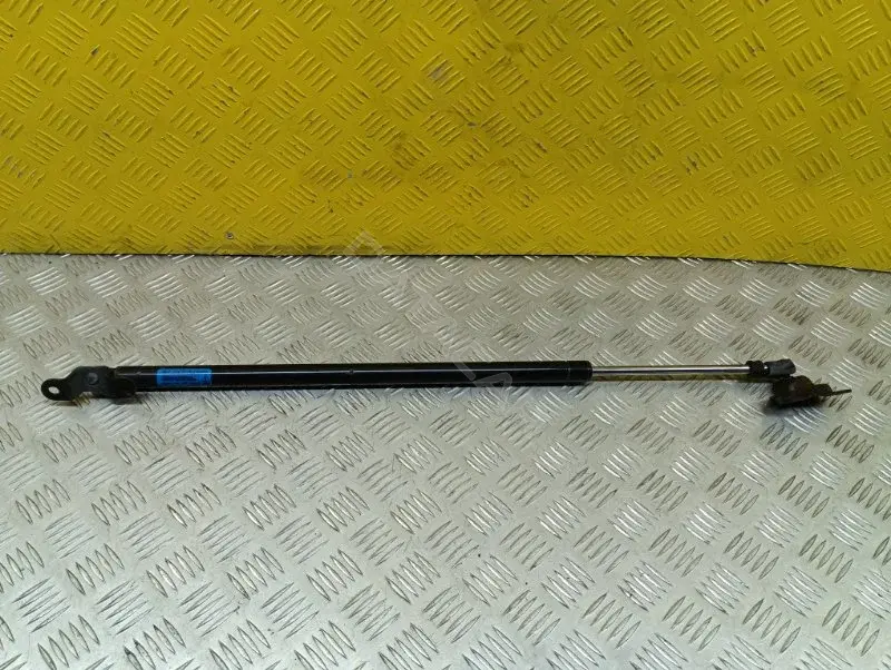 Амортизатор крышки багажника, капота, заднего стекла 689070C020