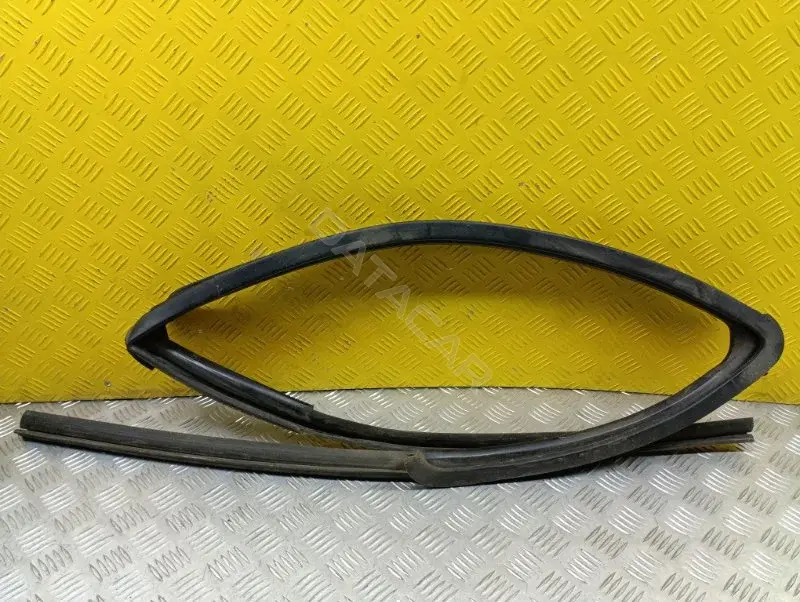 Уплотнитель двери 80331EB300
