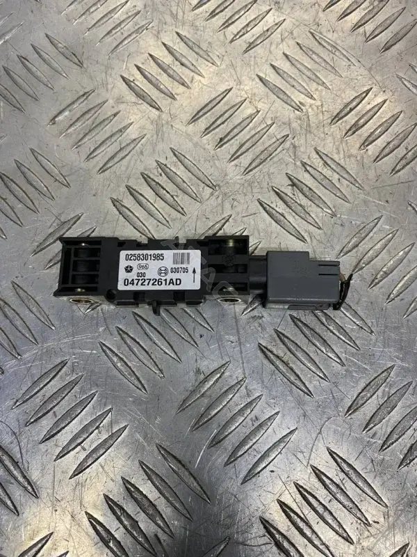 Датчик удара 04727261AD