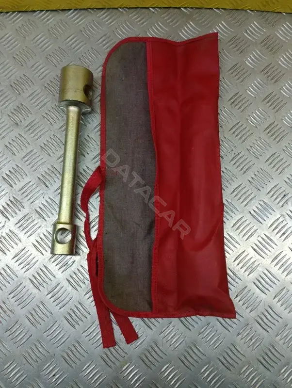 Ключ колесный (балонный) 8983167020