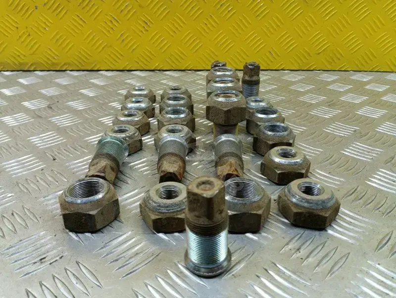 Гайка колеса 8980078240