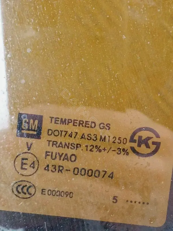 Форточка задняя правая 85170134