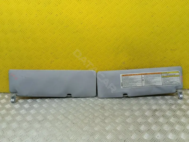 Козырек солнцезащитный MK569642