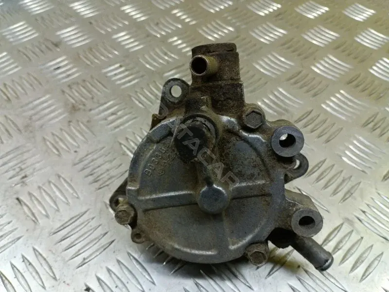 Вакуумный насос 14650EB300