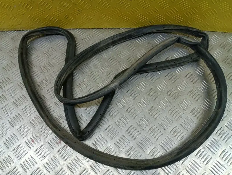 Уплотнитель двери 6207108AP00XA