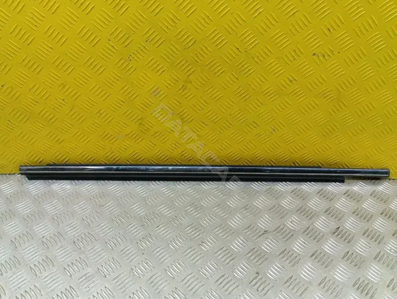 Молдинг стекла 5727A402