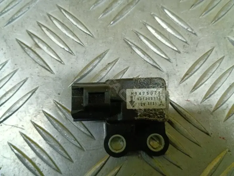 Датчик ускорения MR475078