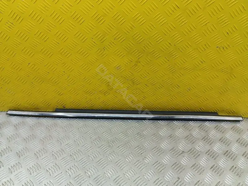 Молдинг стекла 5757A408