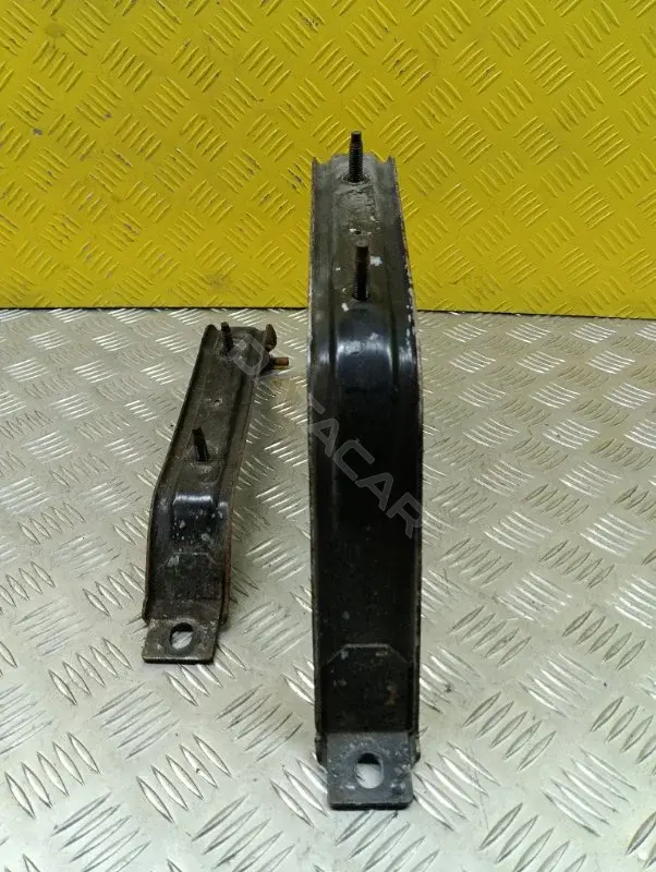 Крепление топливного бака JB3G9092AA
