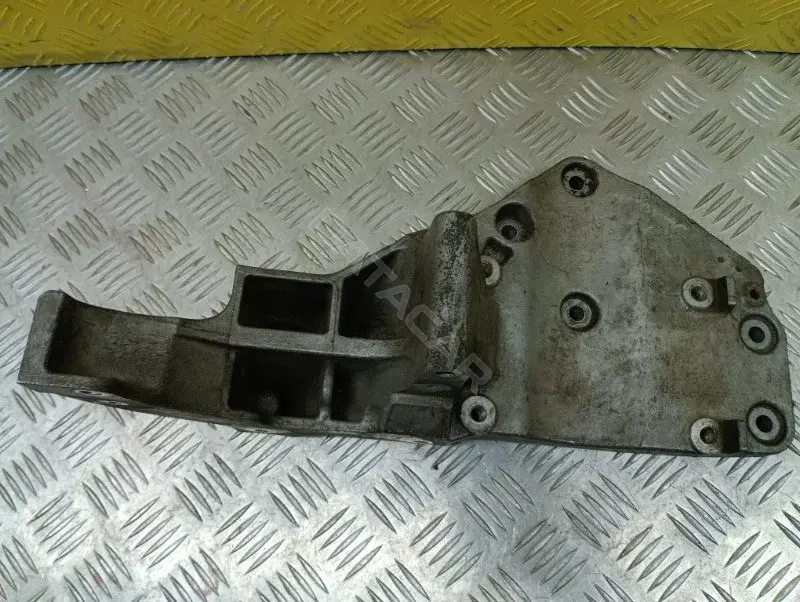 Кронштейн компрессора кондиционера 11910EB300