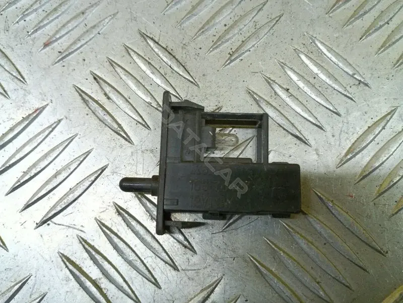 Плафон подсветки бардачка 8126033030