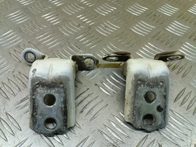 Петля двери 80400ZP80A