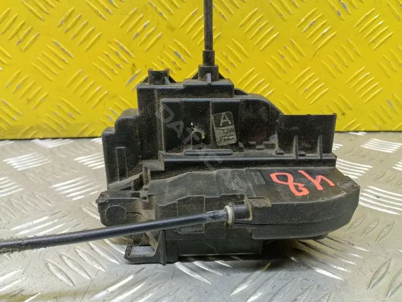 Замок двери 80500EB30A