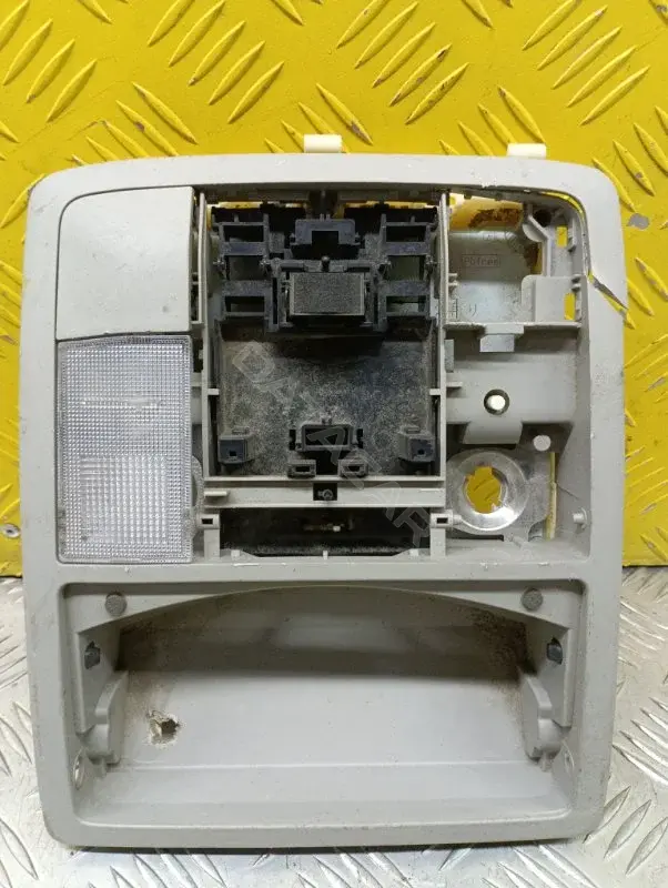 Плафон освещения салона 8126060K20