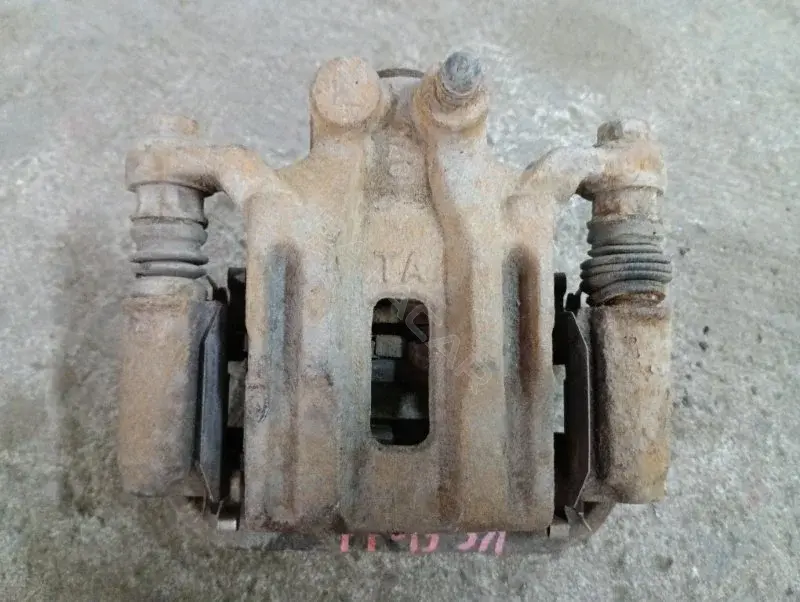 Суппорт тормозной 44011EB30A