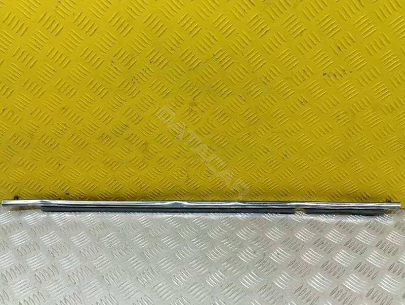 Молдинг стекла 7572160111