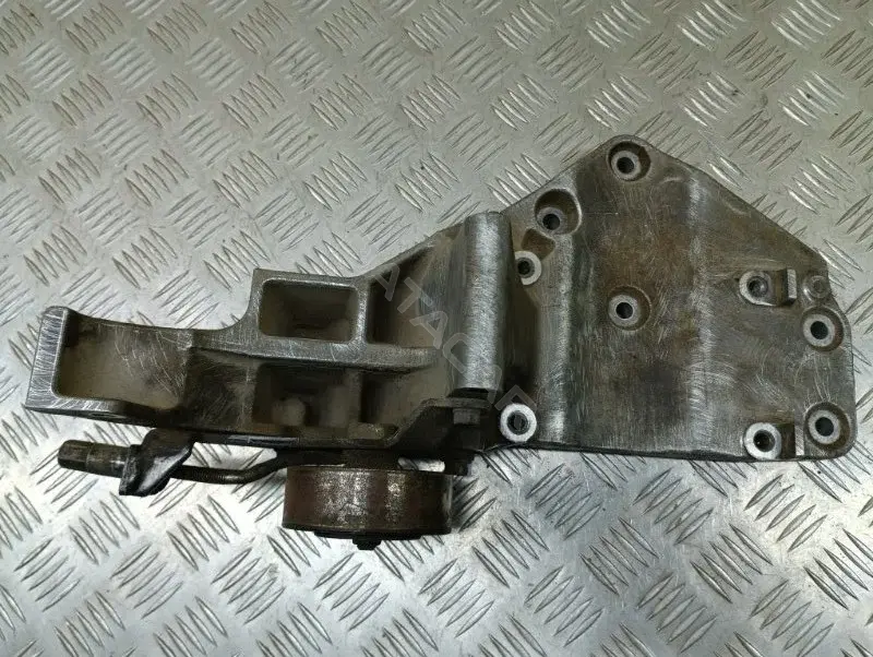 Кронштейн компрессора кондиционера 11910EB300