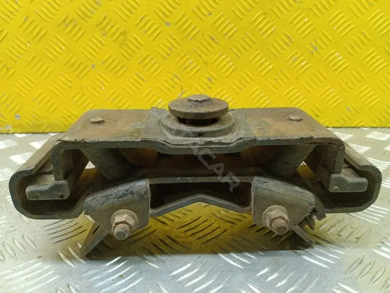 Подушка КПП MR992717