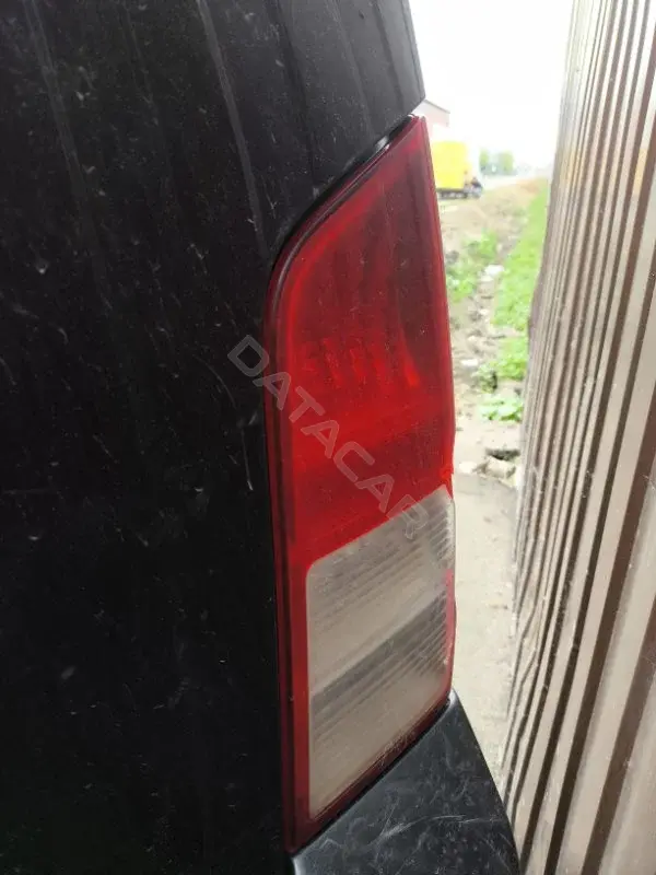 Задние фонари 26550EB300