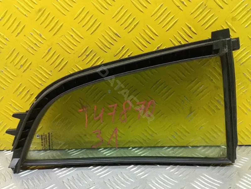 Стекло двери MN136793