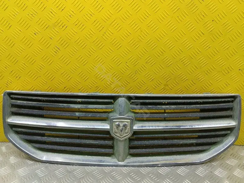 Решетка радиатора 68043938AA