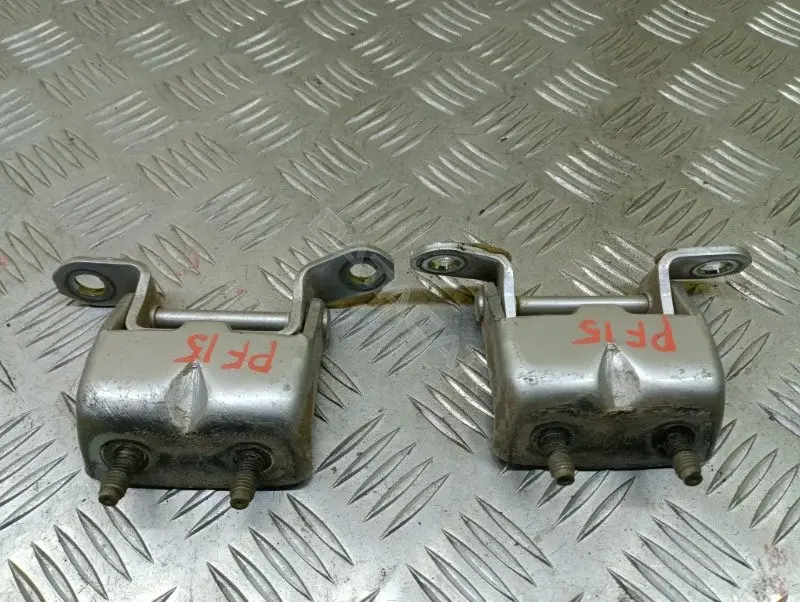Петля крышки багажника 904007Z000