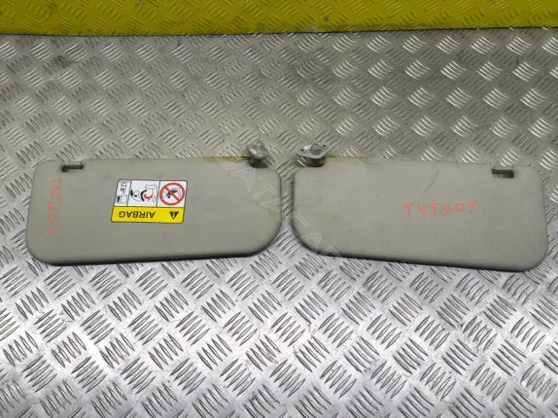 Козырек солнцезащитный MN123935HB