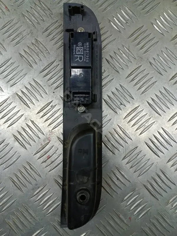 Кнопка стеклоподъемника MR587956