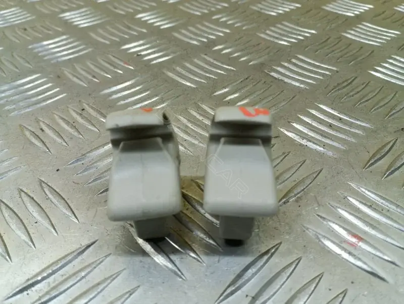Крепление (крючок) солнцезащитного козырька MR656957