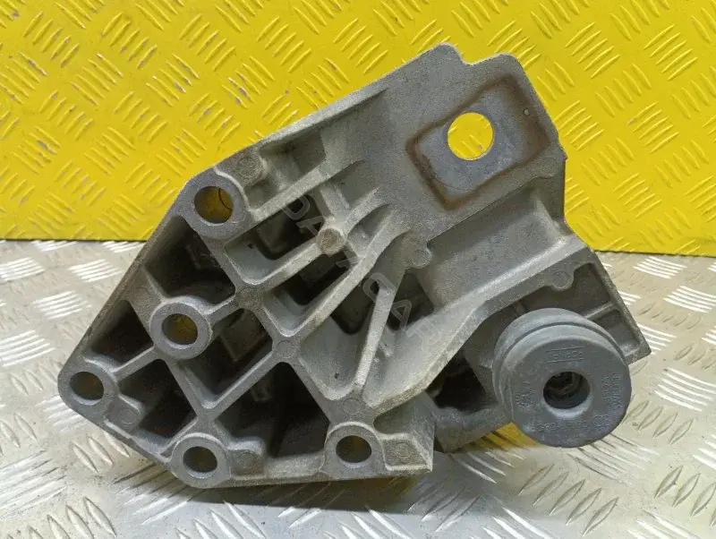 Кронштейн двигателя 6G926F085CC