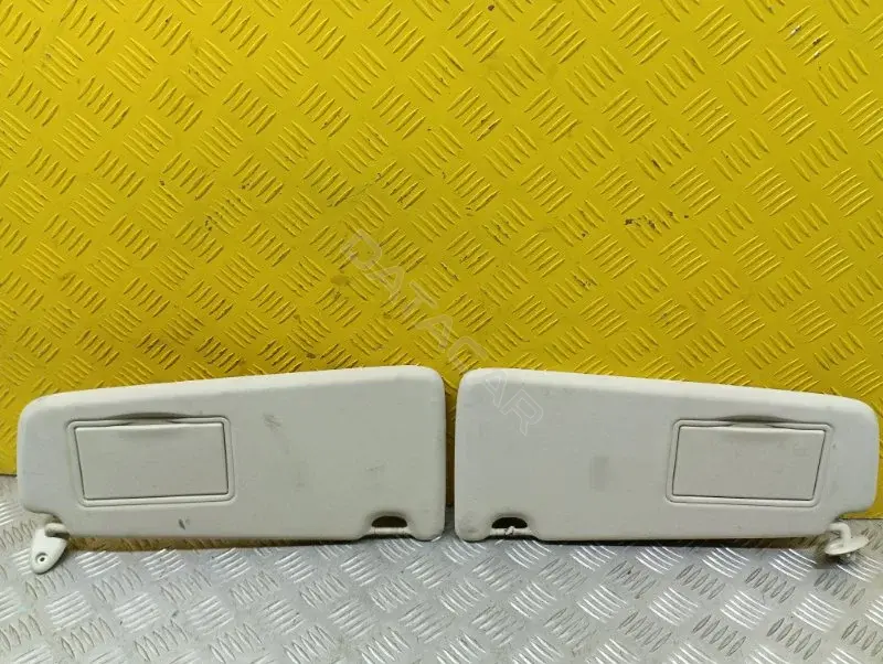Козырек солнцезащитный LR007937