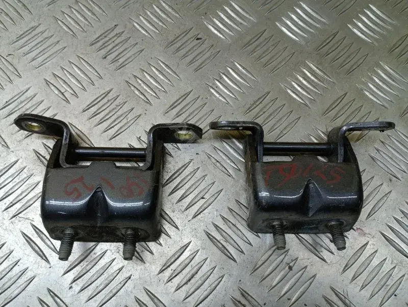 Петля крышки багажника 904007Z000